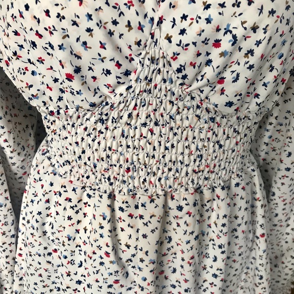 💜SOLD💜Dainty floral dress - Picture 5 of 10